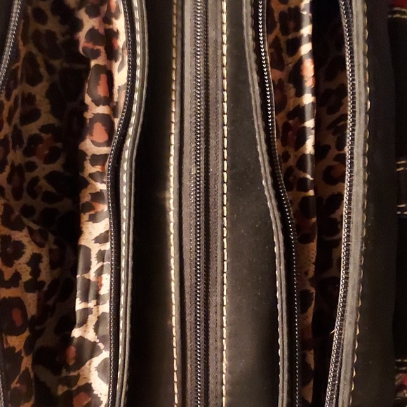 MAXX NY Handbag - Picture 4 of 9